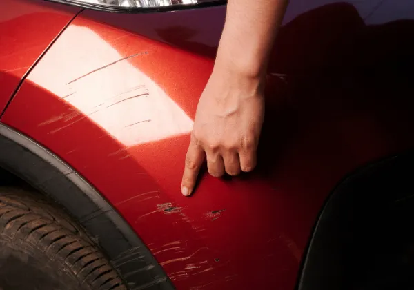 que faire si ma voiture est rayée ? L'assurance prend-elle en charge le sinistre ?